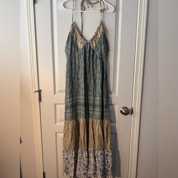 Angie Deep V Lace Trim Halter Maxi Dress Size L- new without tags - Picture 3 of 10